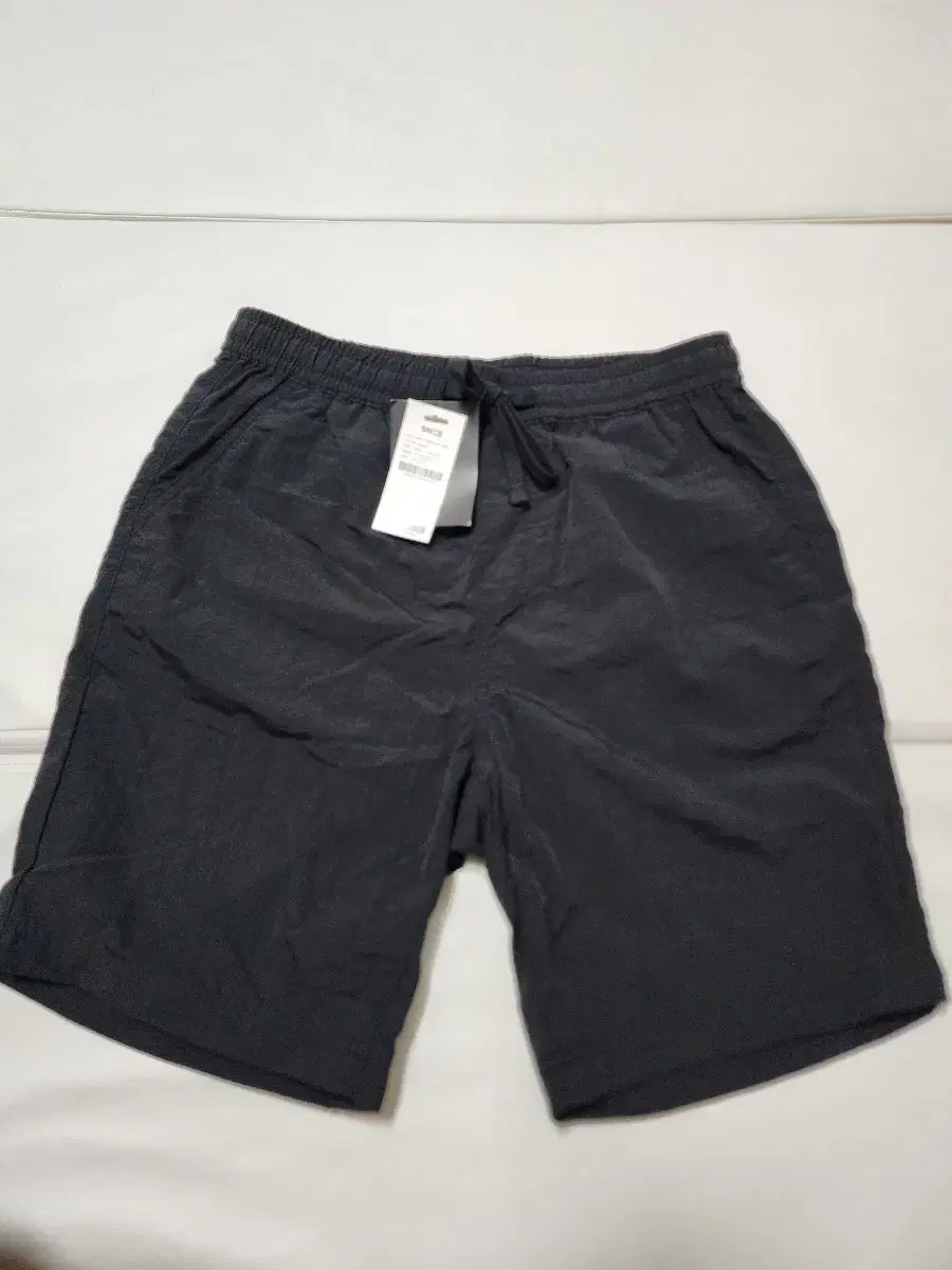 Swivel nylon shortsBlackSize 30