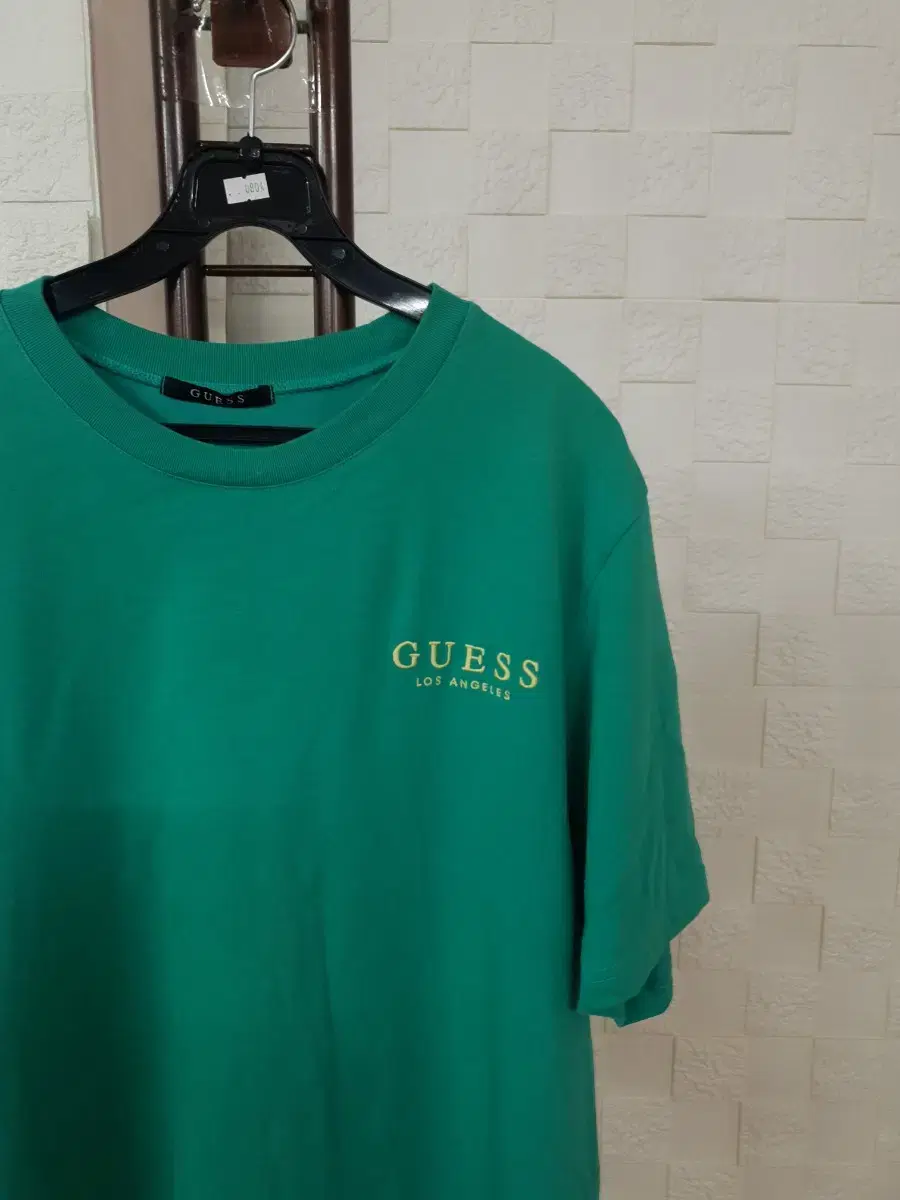 GUESS ? Geth Green Short Sleeve Round Tee 95m