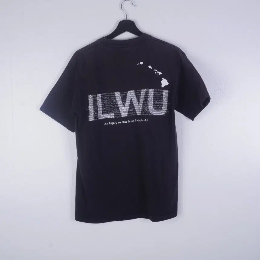 ILWU 하와이 로고 블랙 라운드 코튼 반팔 티셔츠 via3716