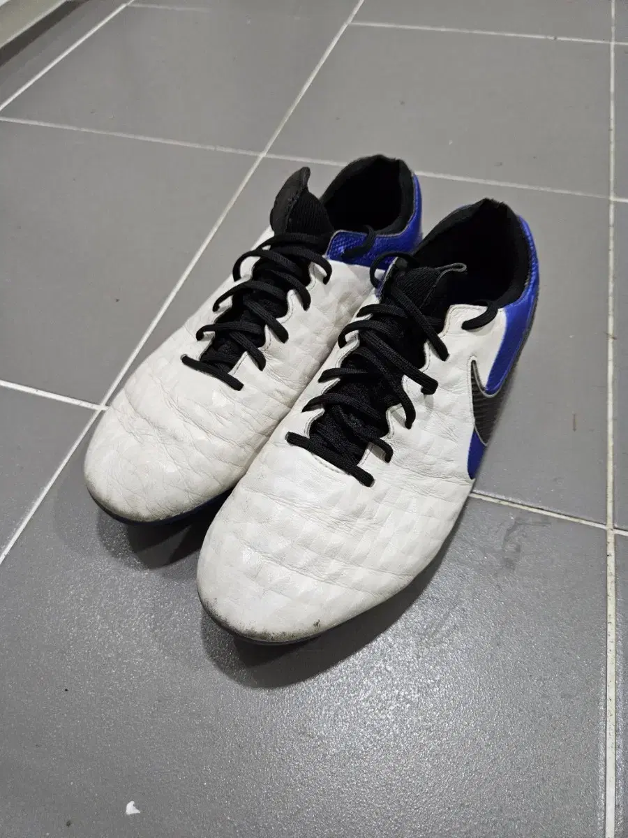 Nike football boots, Tiempo Legend 8 Elite FG 265 for sale