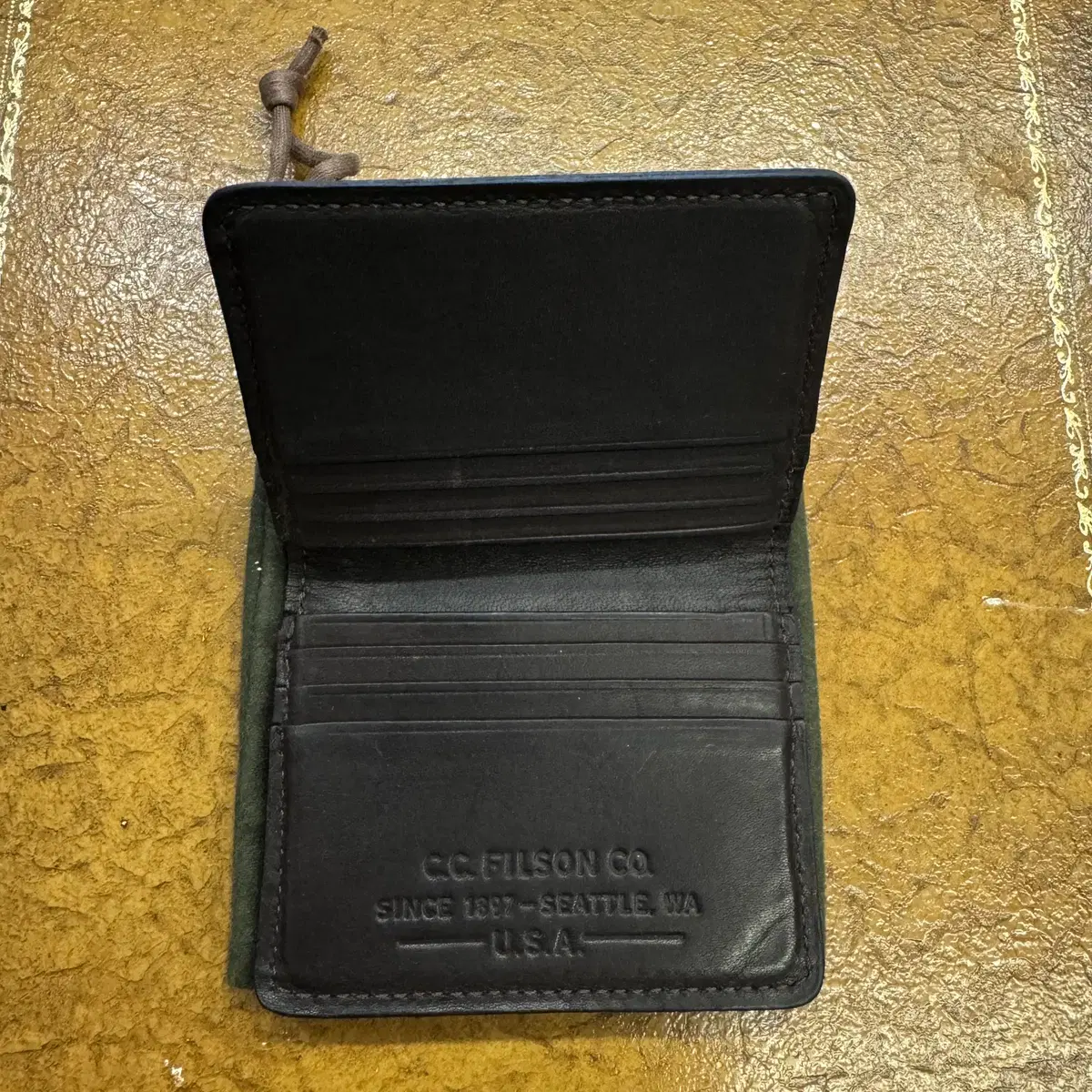 Filson Rugged Twill Outfitter Wallet