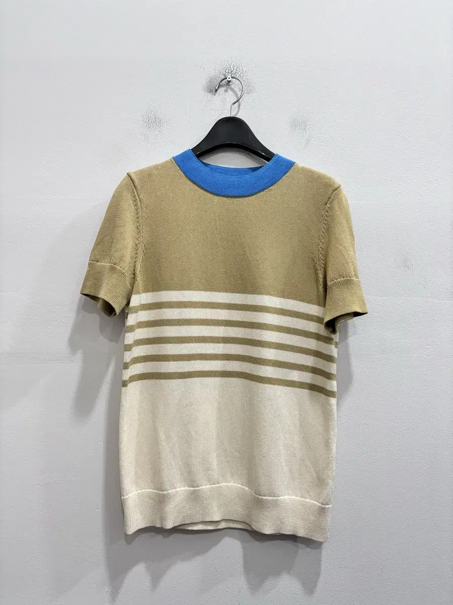 Course bloo Neckline Short Sleeve Knit