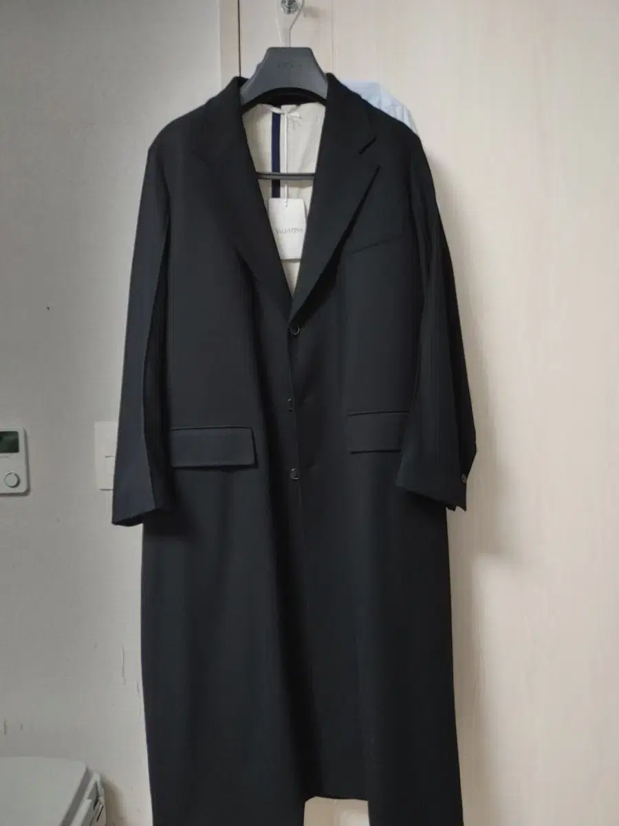 Valentino Wrist logo overcoat in wool for 46 size (new)