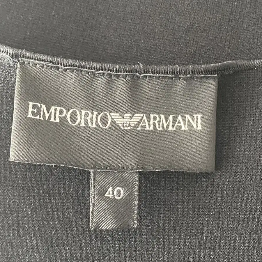 EMPORIO ARMANI 엠포리오알마니 슬리브리스탑(40,미착용)