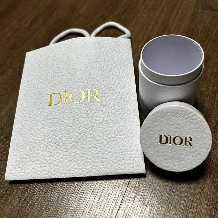 디올 Dior 박스 및 쇼핑백 판매합니다.  - 박스사이즈 : 5.5x8