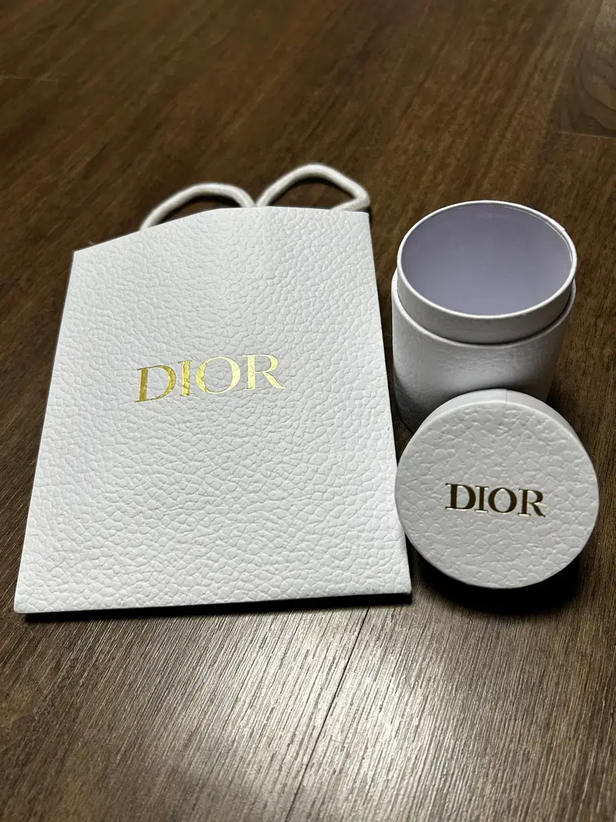 디올 Dior 박스 및 쇼핑백 판매합니다.  - 박스사이즈 : 5.5x8