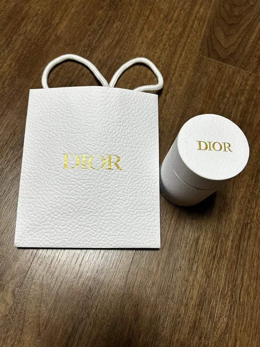 디올 Dior 박스 및 쇼핑백 판매합니다.  - 박스사이즈 : 5.5x8