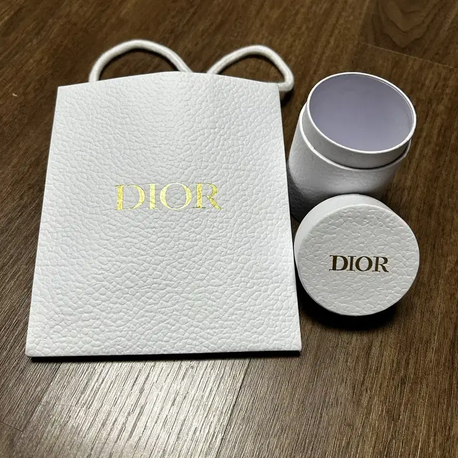 디올 Dior 박스 및 쇼핑백 판매합니다.  - 박스사이즈 : 5.5x8