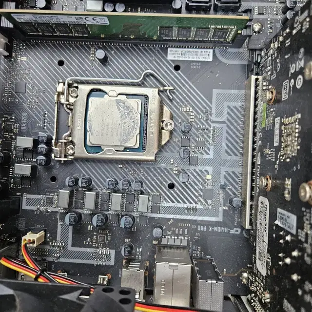 H410 메인보드  삼성DDR4 8G 2개