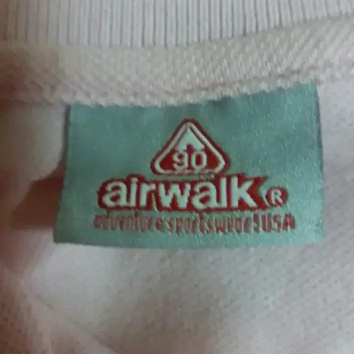 여성 카라넥티셔츠(airwalk)