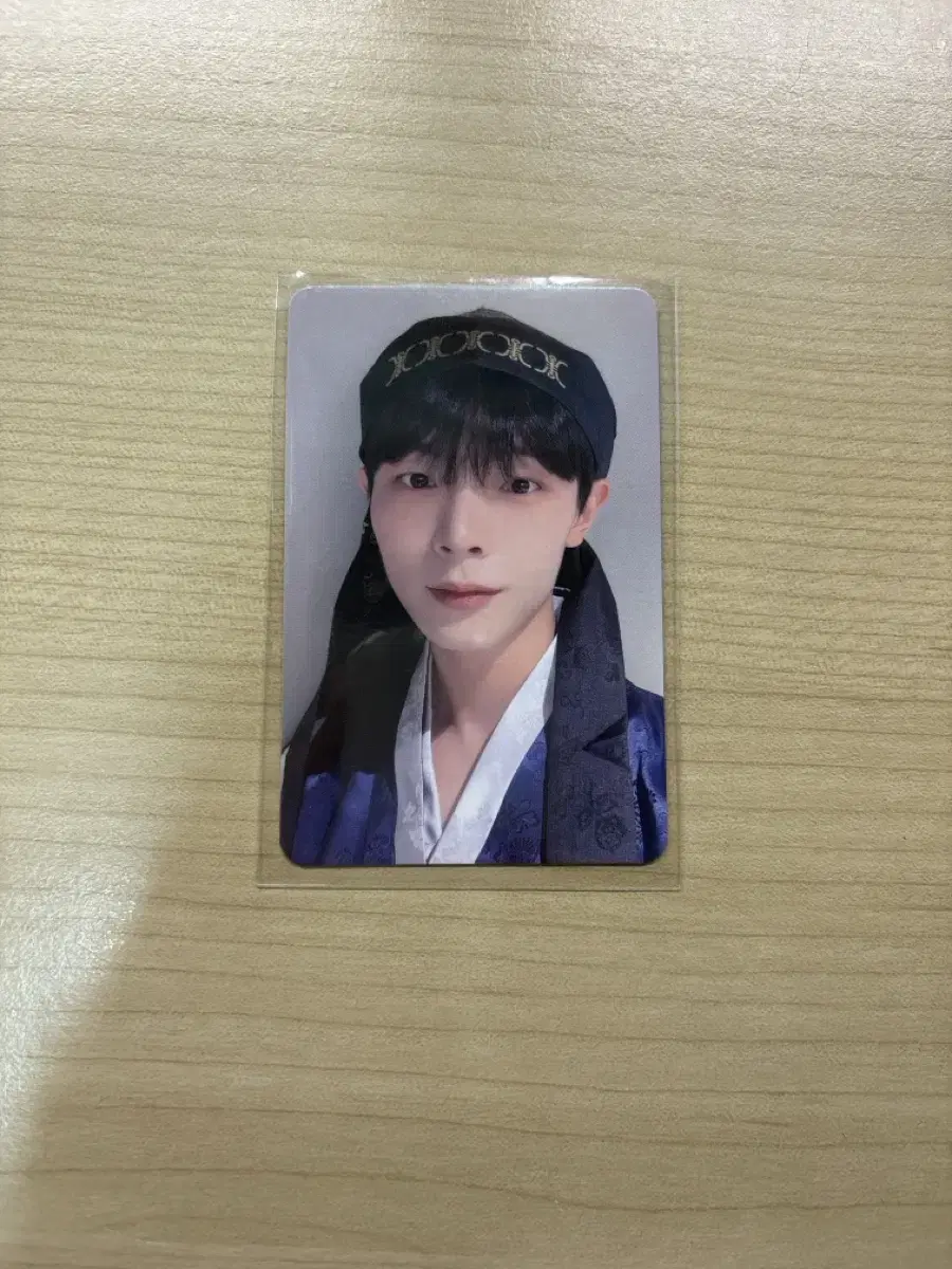 Lucy shin yechan photocard Hanbok Yechan