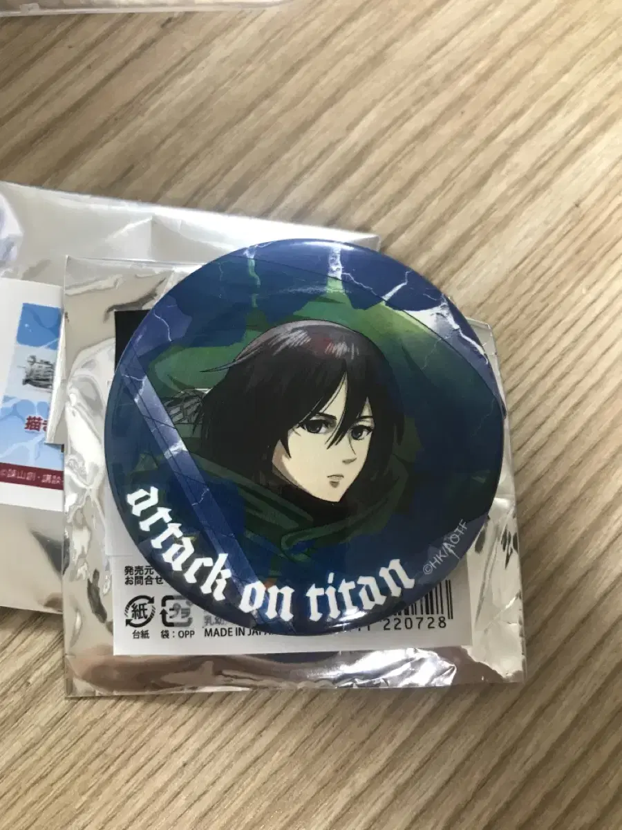 Attack on Titan JIN MIKASA Can Badge