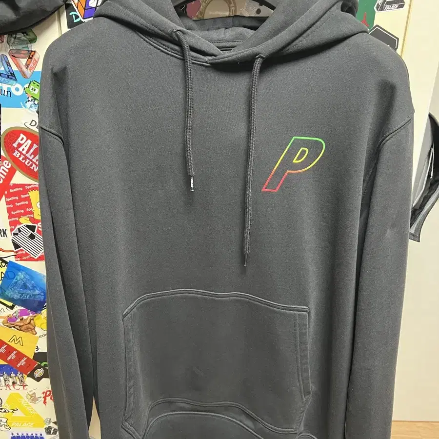 PALACE LINEAR TRIPLE FADE HOOD