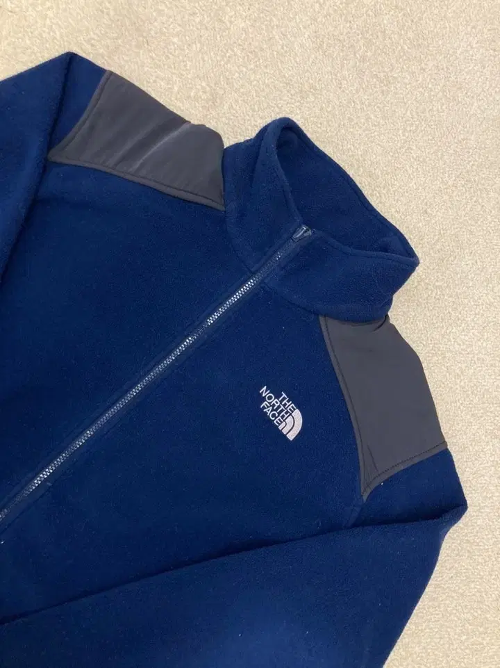 1.5 [Genuine/XL] North Face Fleece Zip-Up