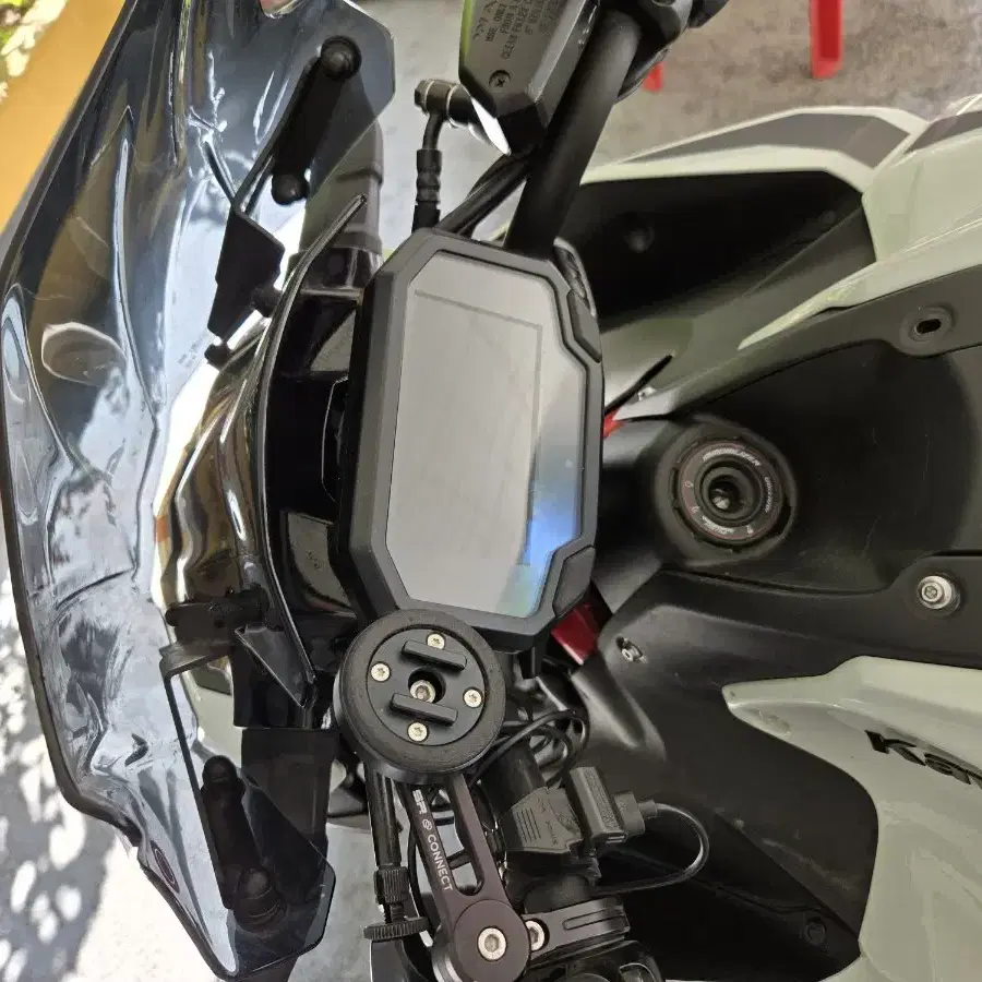 z900 abs 4천키로 2022 스폐셜화이트 구변완