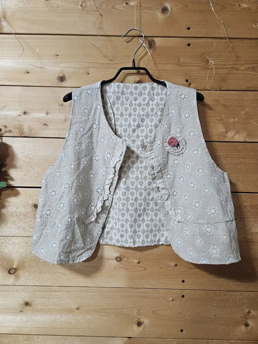 Cotton lace vest. (For corsage coordination)