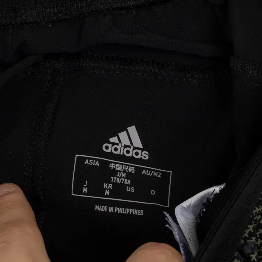 e1604 adidas ( size : men M ) 반바지