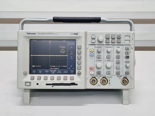 Tektronix TDS 3032 300MHz 2.5GS/s DPO.