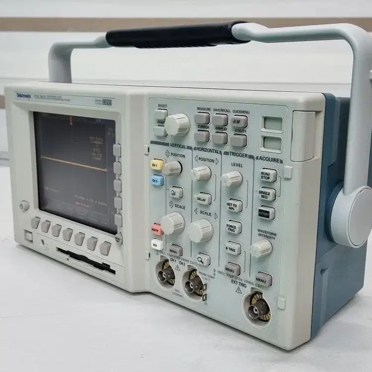 Tektronix TDS 3032 300MHz 2.5GS/s DPO.