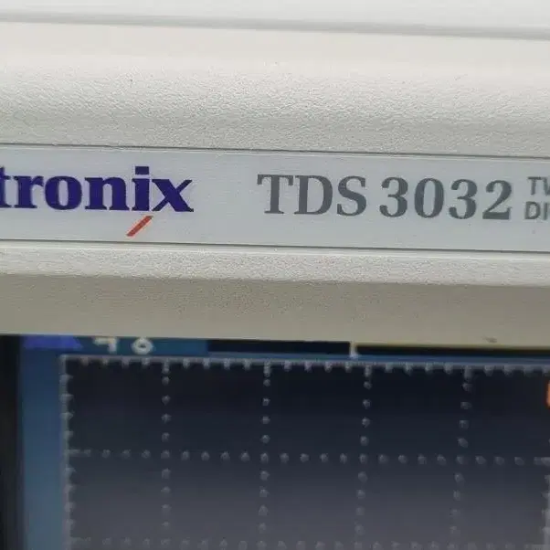 Tektronix TDS 3032 300MHz 2.5GS/s DPO.