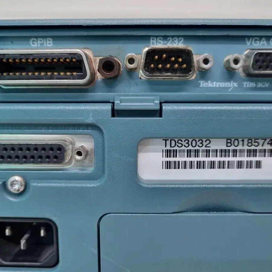 Tektronix TDS 3032 300MHz 2.5GS/s DPO.