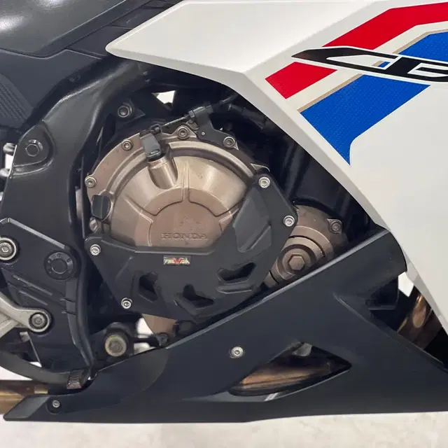 혼다 CBR500R 16년식 상태 최상급 요시무라 머플러 구변완 판매중