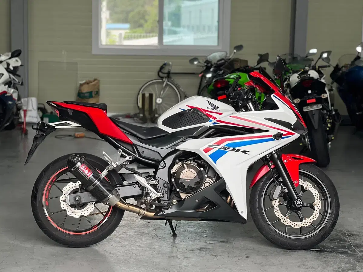 혼다 CBR500R 16년식 상태 최상급 요시무라 머플러 구변완 판매중