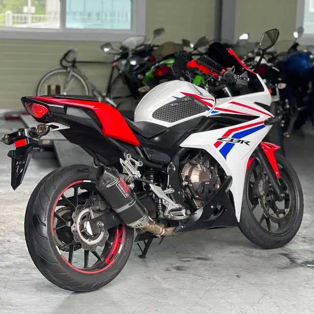 혼다 CBR500R 16년식 상태 최상급 요시무라 머플러 구변완 판매중