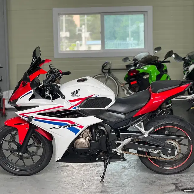 혼다 CBR500R 16년식 상태 최상급 요시무라 머플러 구변완 판매중