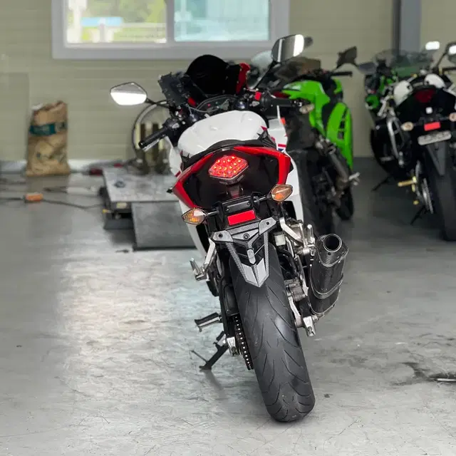 혼다 CBR500R 16년식 상태 최상급 요시무라 머플러 구변완 판매중