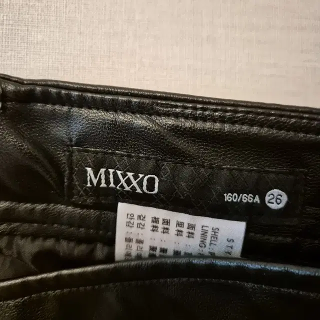 미쏘 Mixxo 페이크레더 스커트