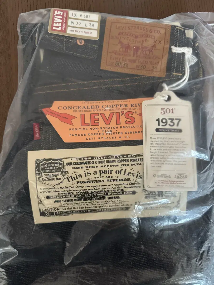 Levi's LVC 37501 30X34 New in box