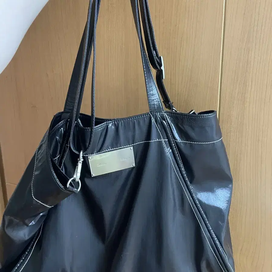 마뗑킴 BIG COATING TOTE BAG IN BLACK