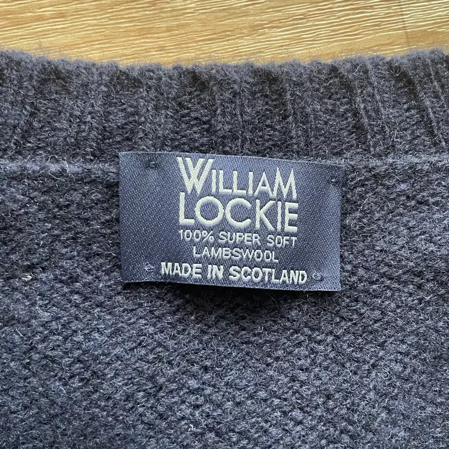 윌리엄로키 브이넥 니트 William Lockie