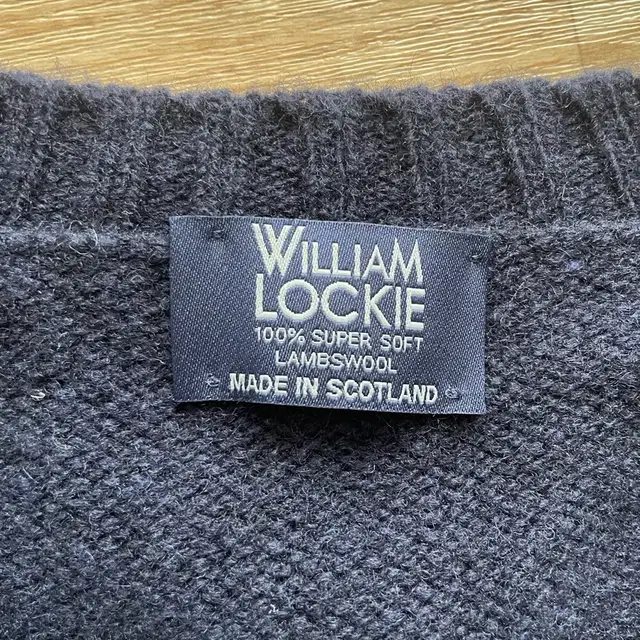 윌리엄로키 브이넥 니트 William Lockie