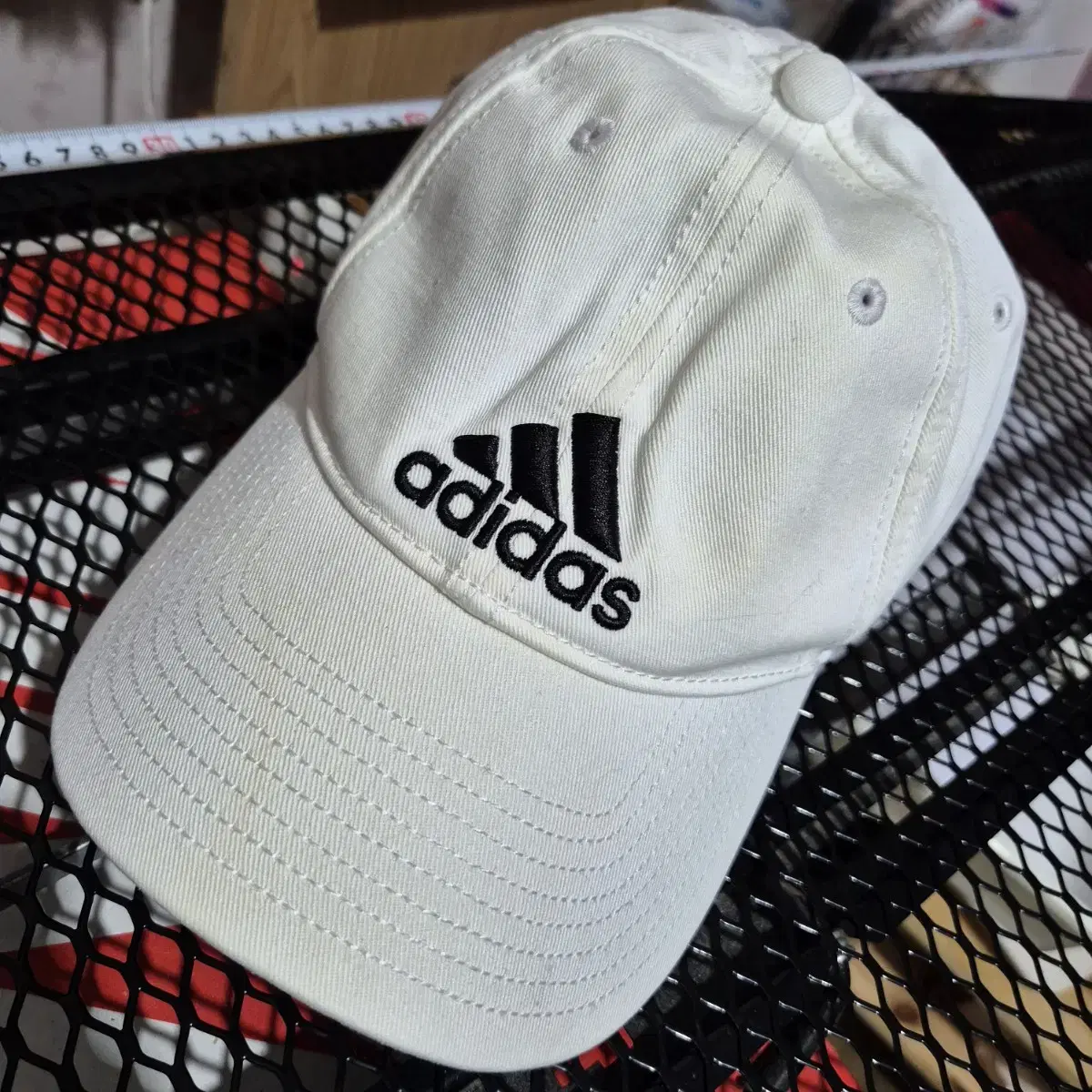 New Adidas golf hat with a ball cap Photo-stamped sense of age