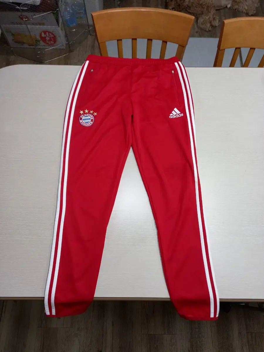 34 adidas Bayern Munich Training Bottoms Red 34-383