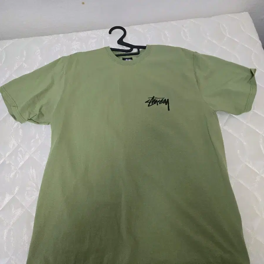 sturdy cherries T-shirt moss