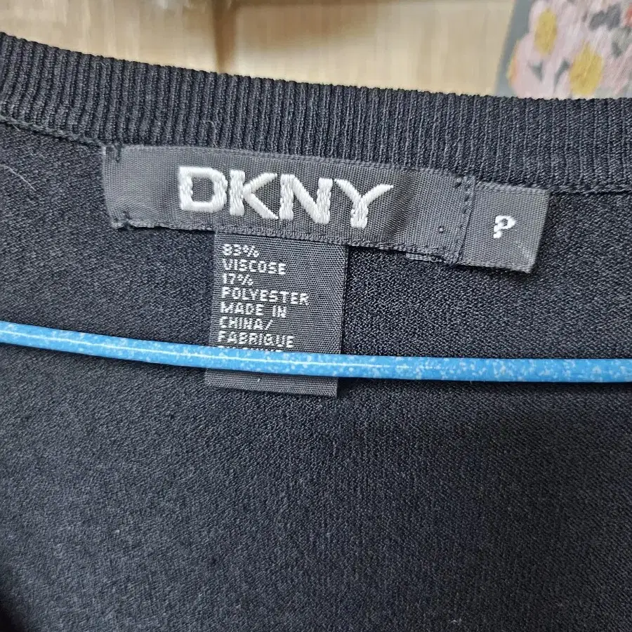 DKNY  가디건