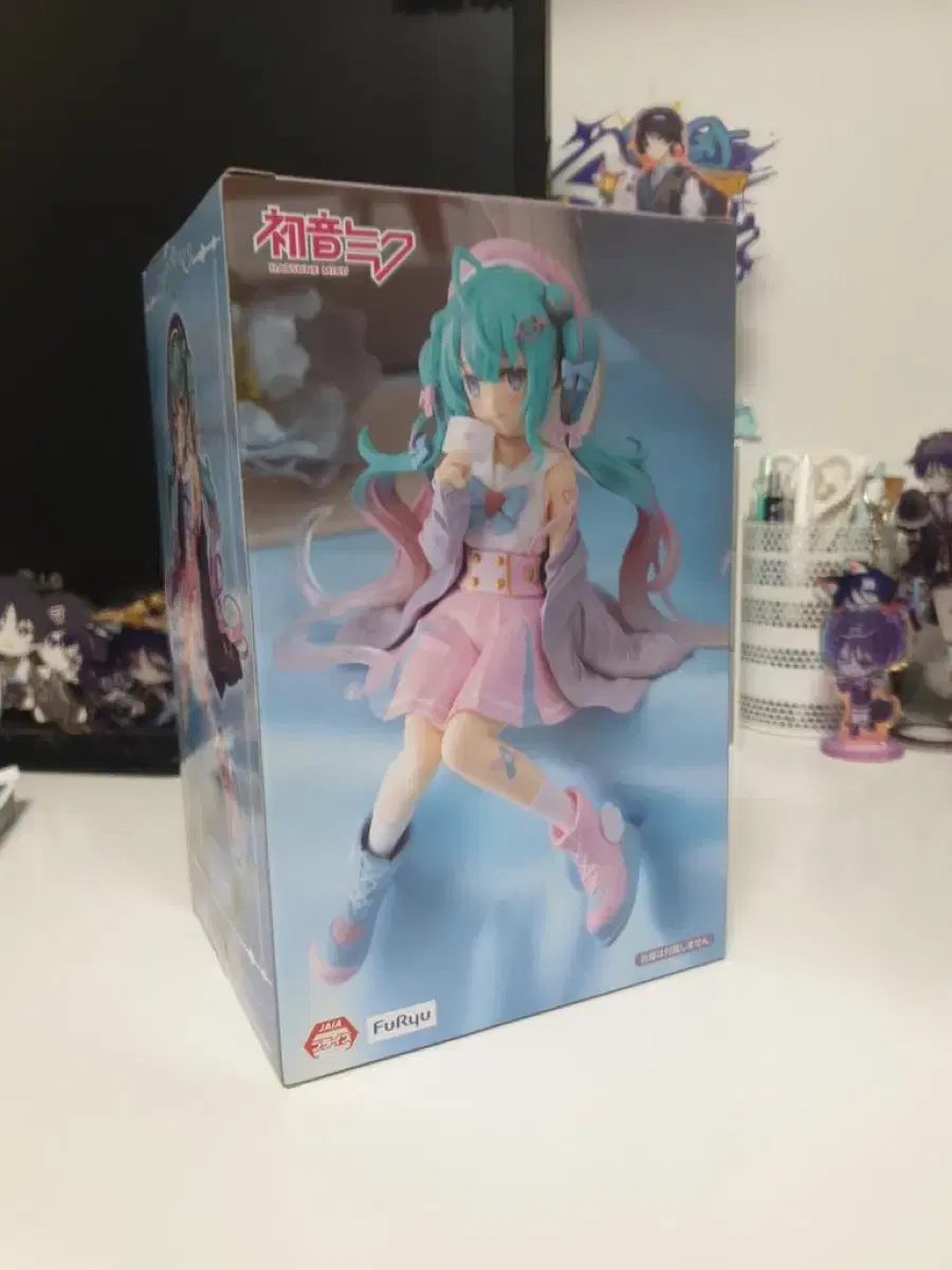 Hatsune Miku Noodle Stopper Lovesailor Figure