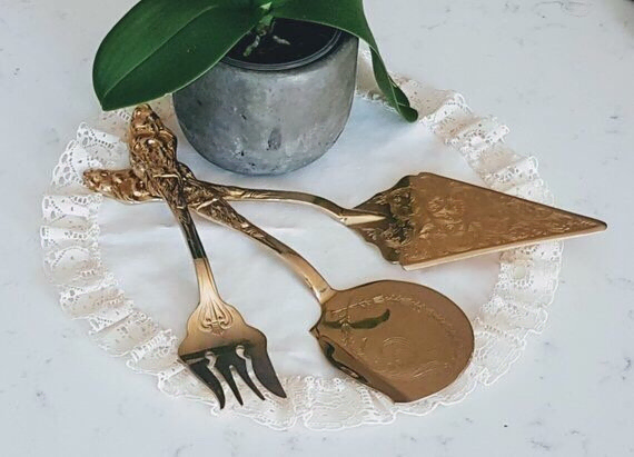 Italian gold serving u tensils set.