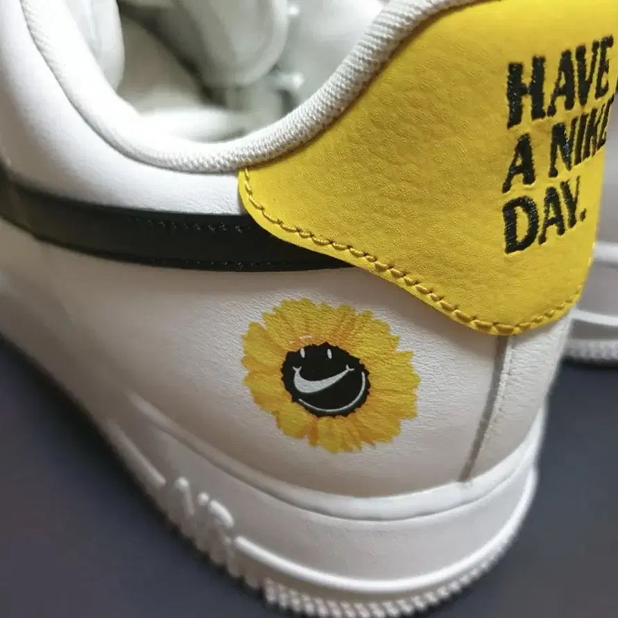 [295] 나이키 에어포스1 Have a nike day