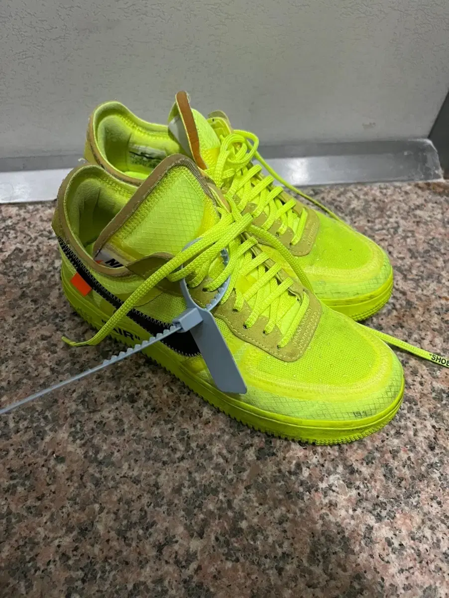 Nike x Off-White Volt 250