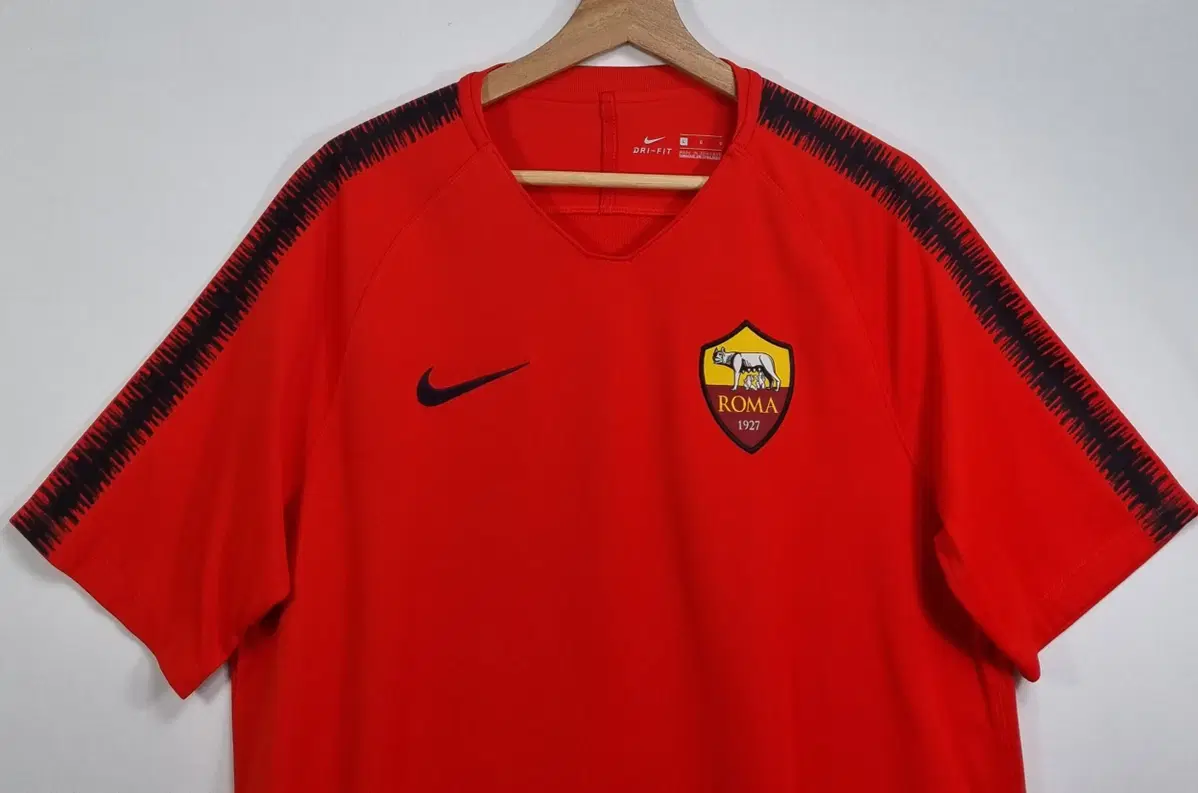 L ) Nike AS Roma Functional Red Vahn