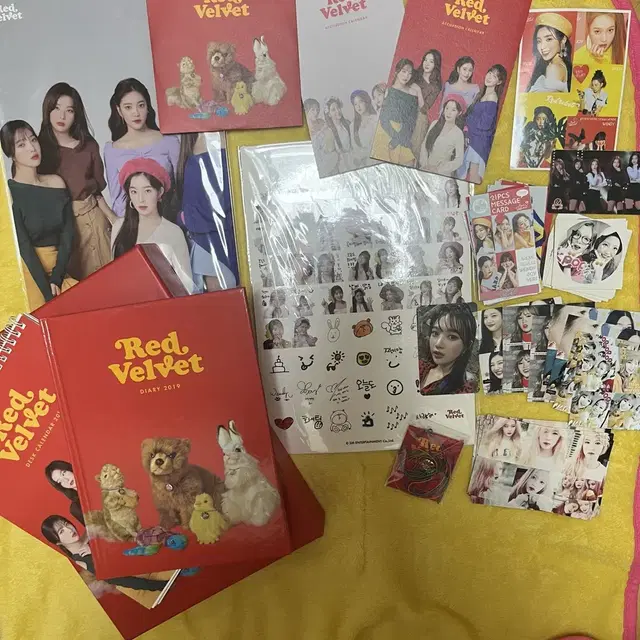 레드벨벳 시즌그리팅 2019 + RBB 앨범 조이 포토카드 +비공굿