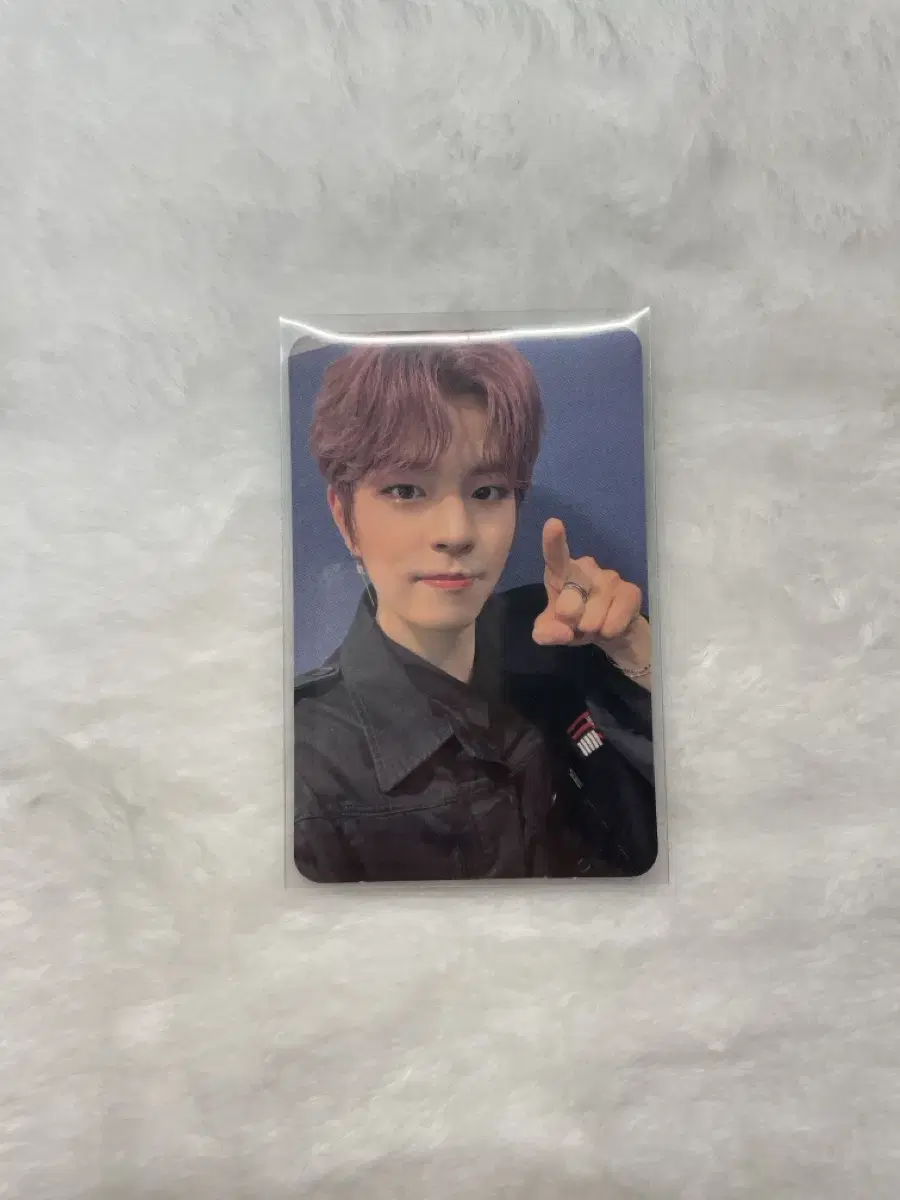 New menu with fans unreleased photocard seungmin