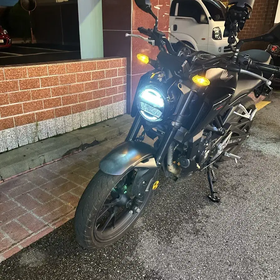 부산 cb125r (신차급) 가격다운