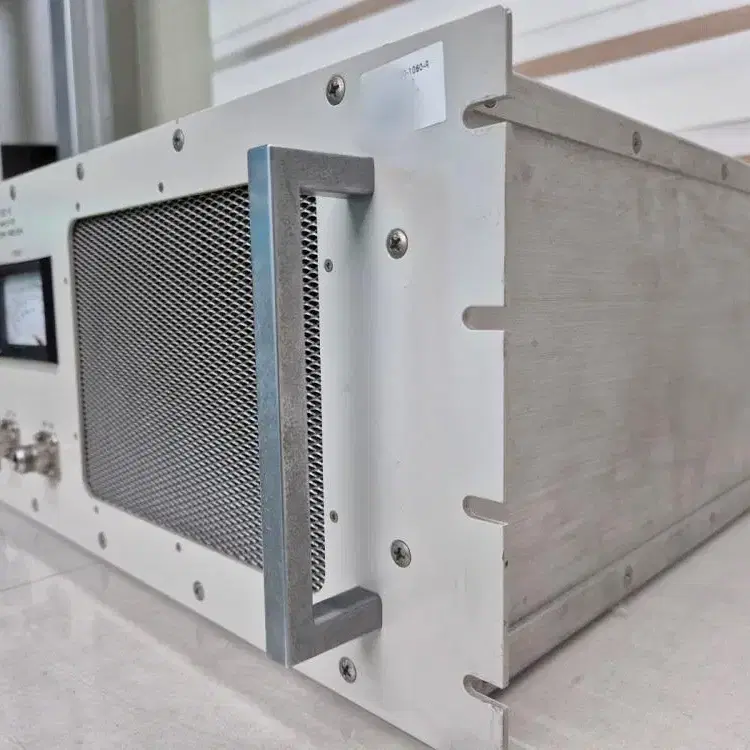 R.K A1000-1060-R RF Power Amplifier.