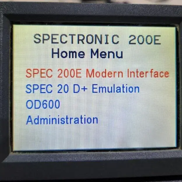 Thermo Fisher Spectronic 200E 분광광도계.