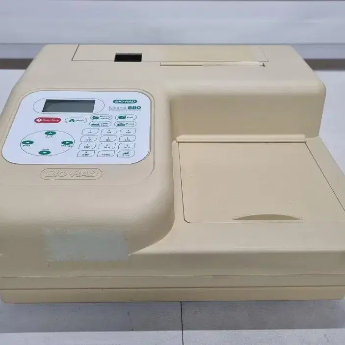 BIO RAD 680 Microplate Reader.